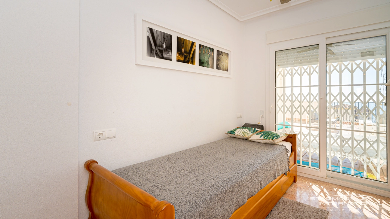 Appartement aan het Strand met Groot Terras en Zeezicht