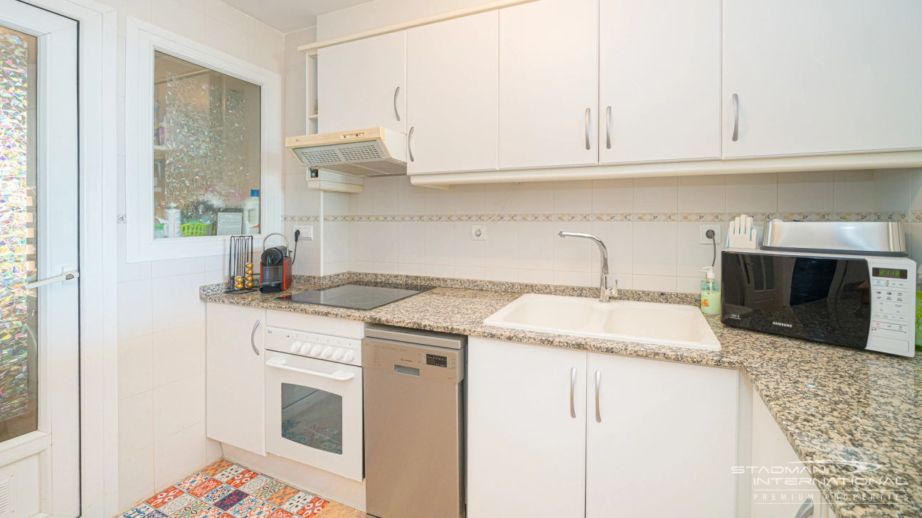 Appartement aan het Strand met Groot Terras en Zeezicht