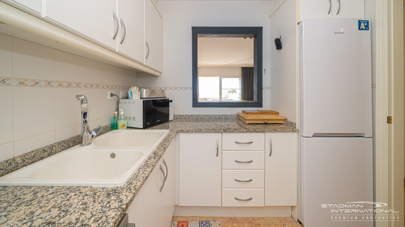 Appartement aan het Strand met Groot Terras en Zeezicht