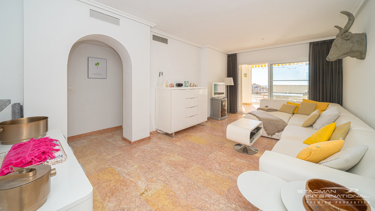 Appartement aan het Strand met Groot Terras en Zeezicht