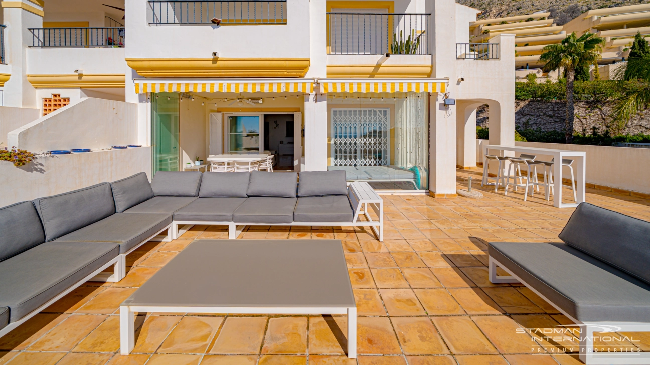 Appartement aan het Strand met Groot Terras en Zeezicht