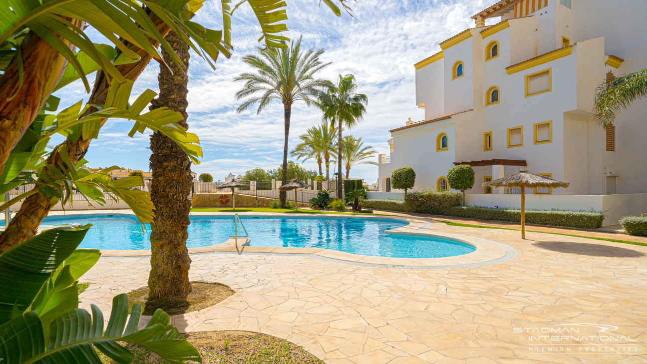 Appartement aan het Strand met Groot Terras en Zeezicht