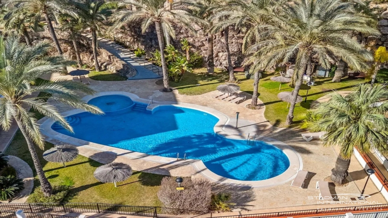 Appartement aan het Strand met Groot Terras en Zeezicht