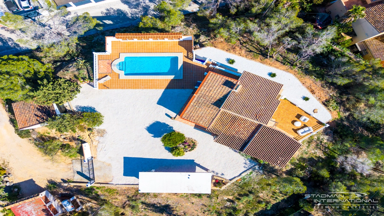Villa Entièrement Rénovée avec Superbe Vue sur la Mer