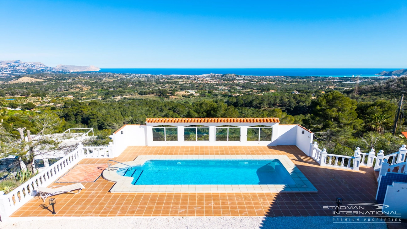 Villa Entièrement Rénovée avec Superbe Vue sur la Mer