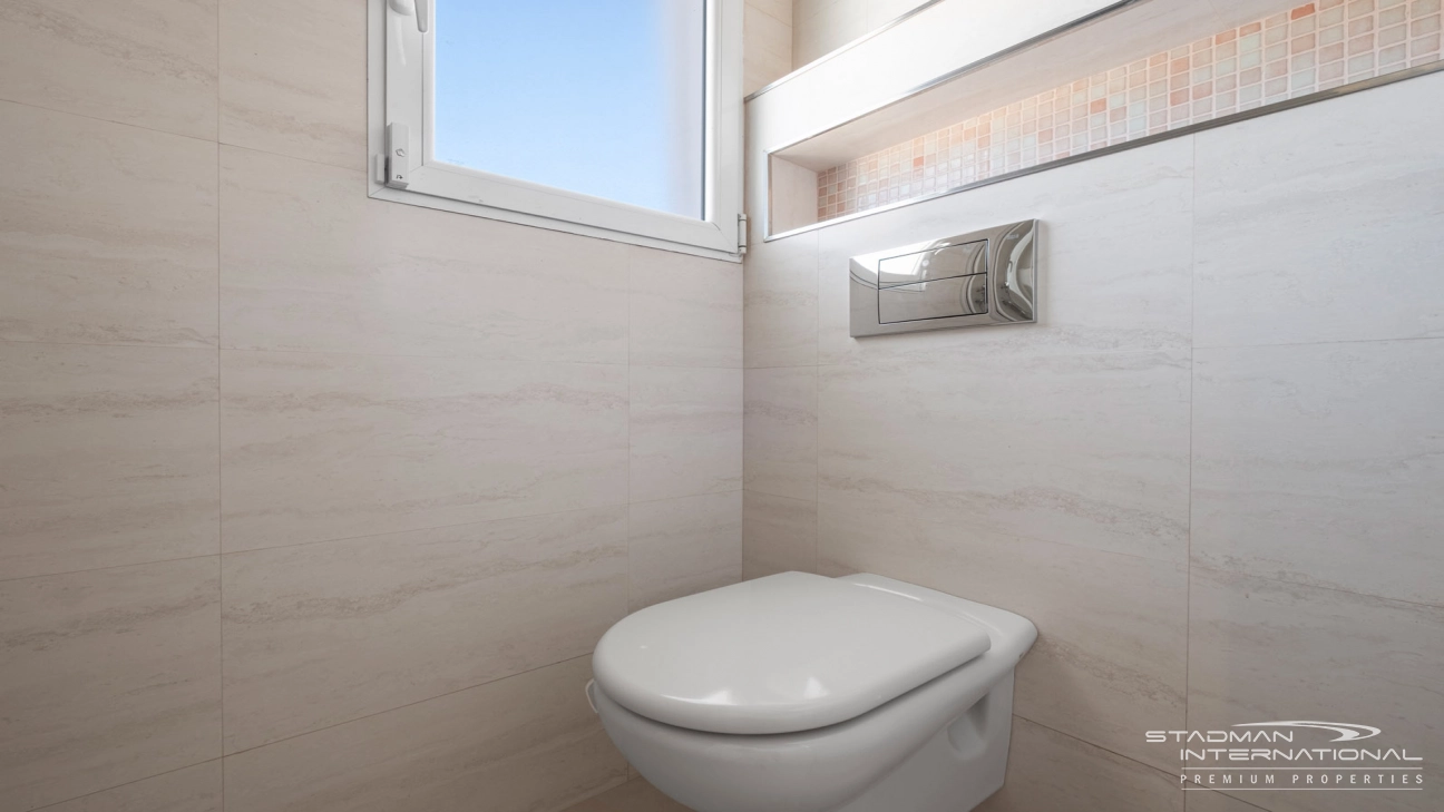 Villa Entièrement Rénovée avec Superbe Vue sur la Mer