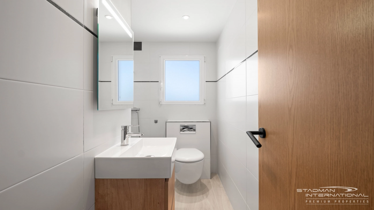 Villa Entièrement Rénovée avec Superbe Vue sur la Mer