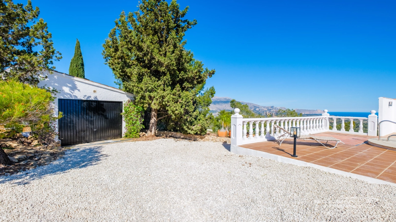 Villa Entièrement Rénovée avec Superbe Vue sur la Mer