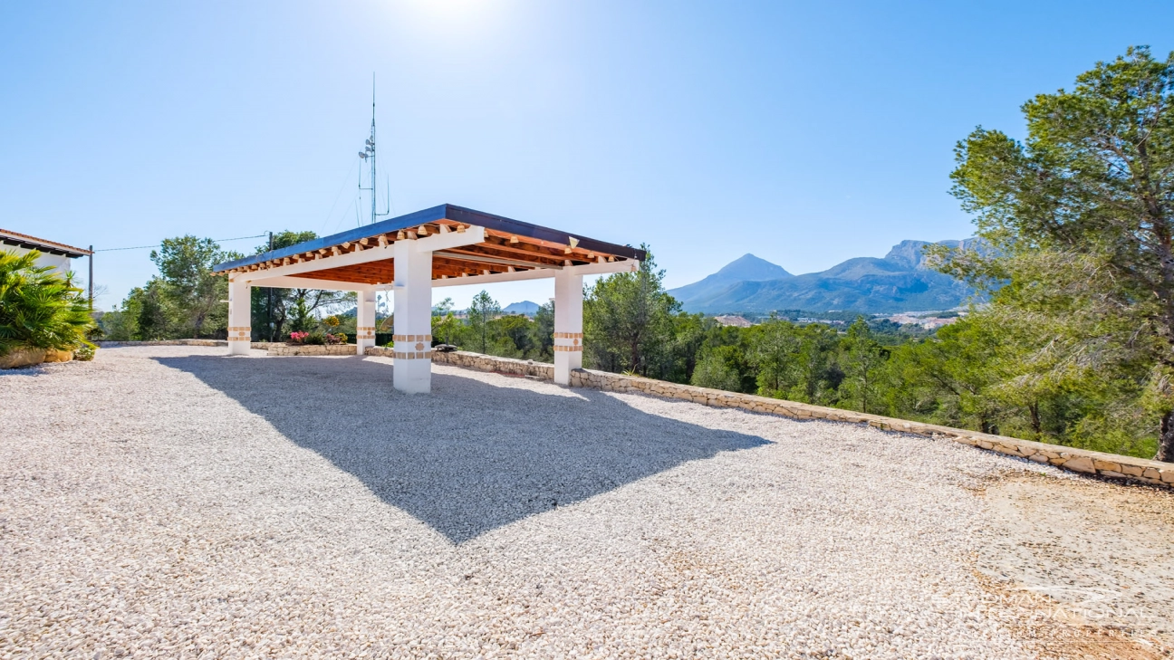 Villa Entièrement Rénovée avec Superbe Vue sur la Mer