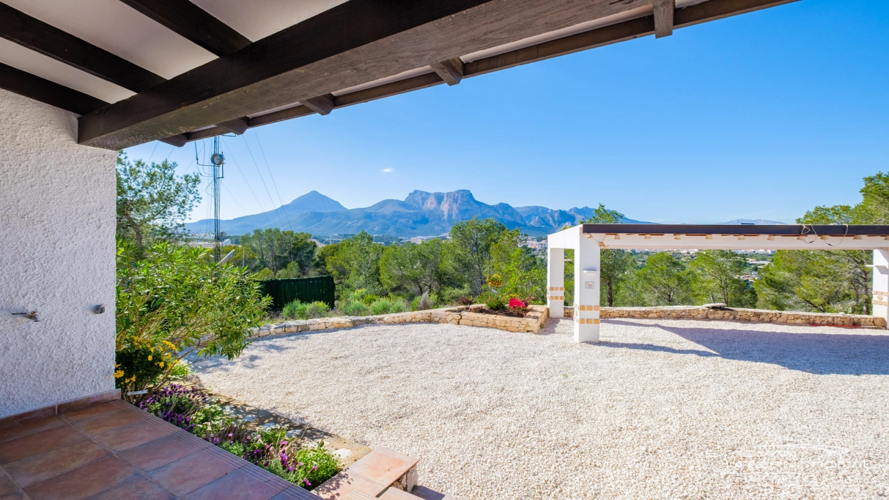 Villa Entièrement Rénovée avec Superbe Vue sur la Mer