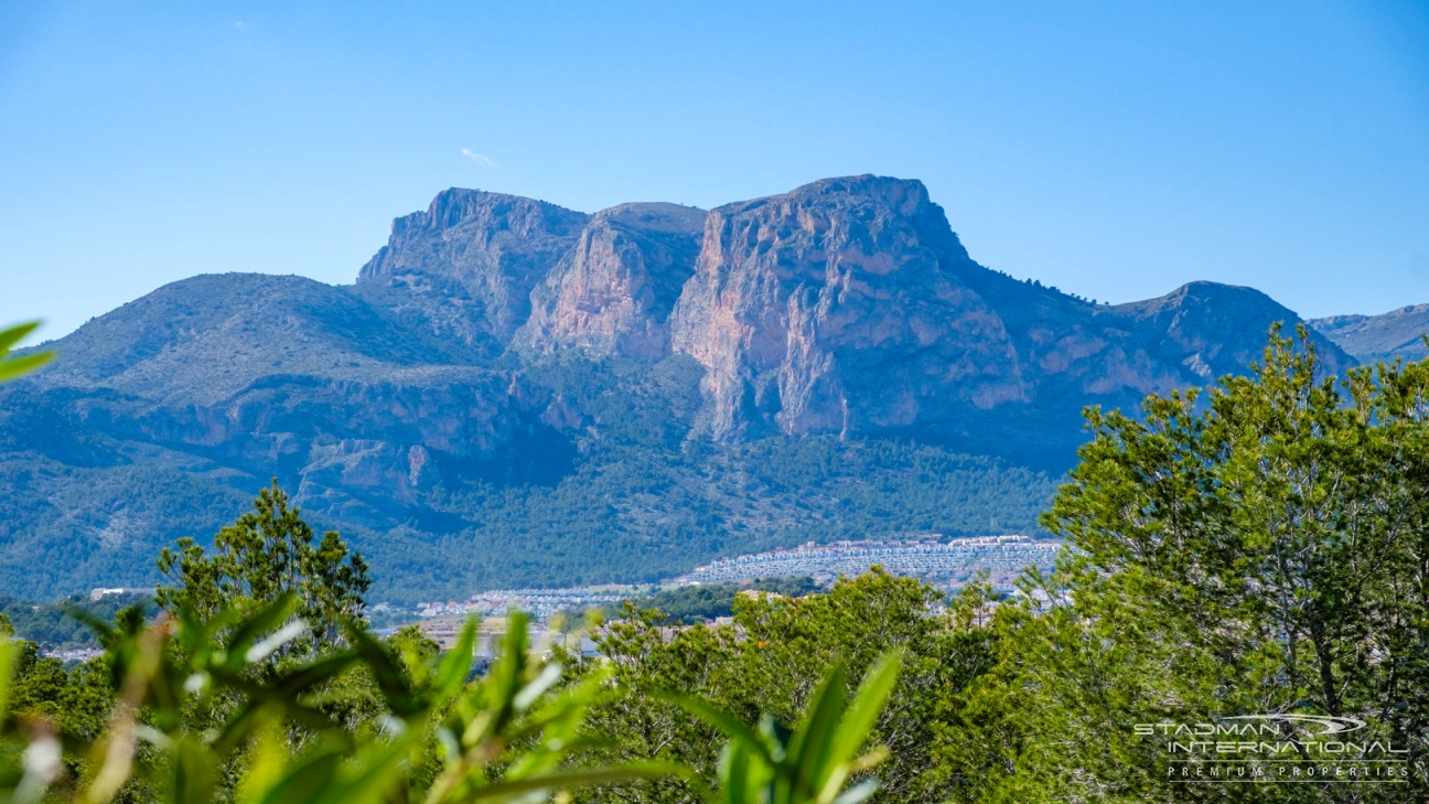 Villa Entièrement Rénovée avec Superbe Vue sur la Mer