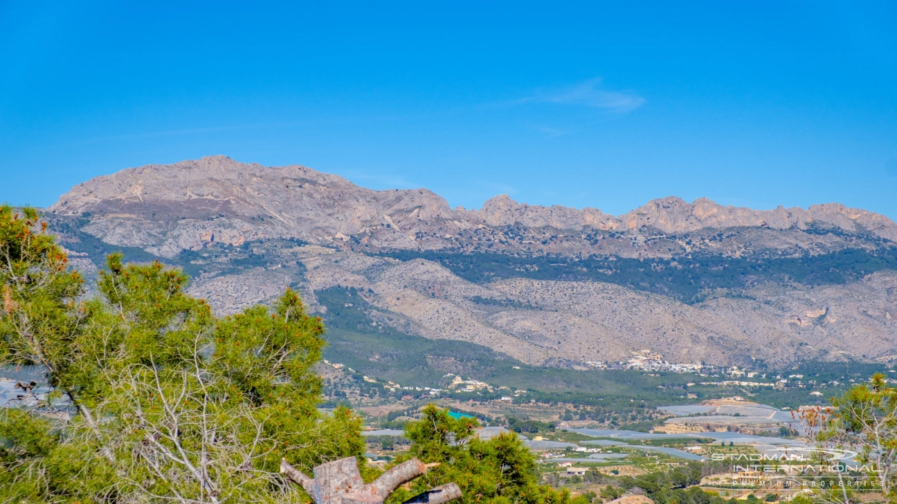 Villa Entièrement Rénovée avec Superbe Vue sur la Mer