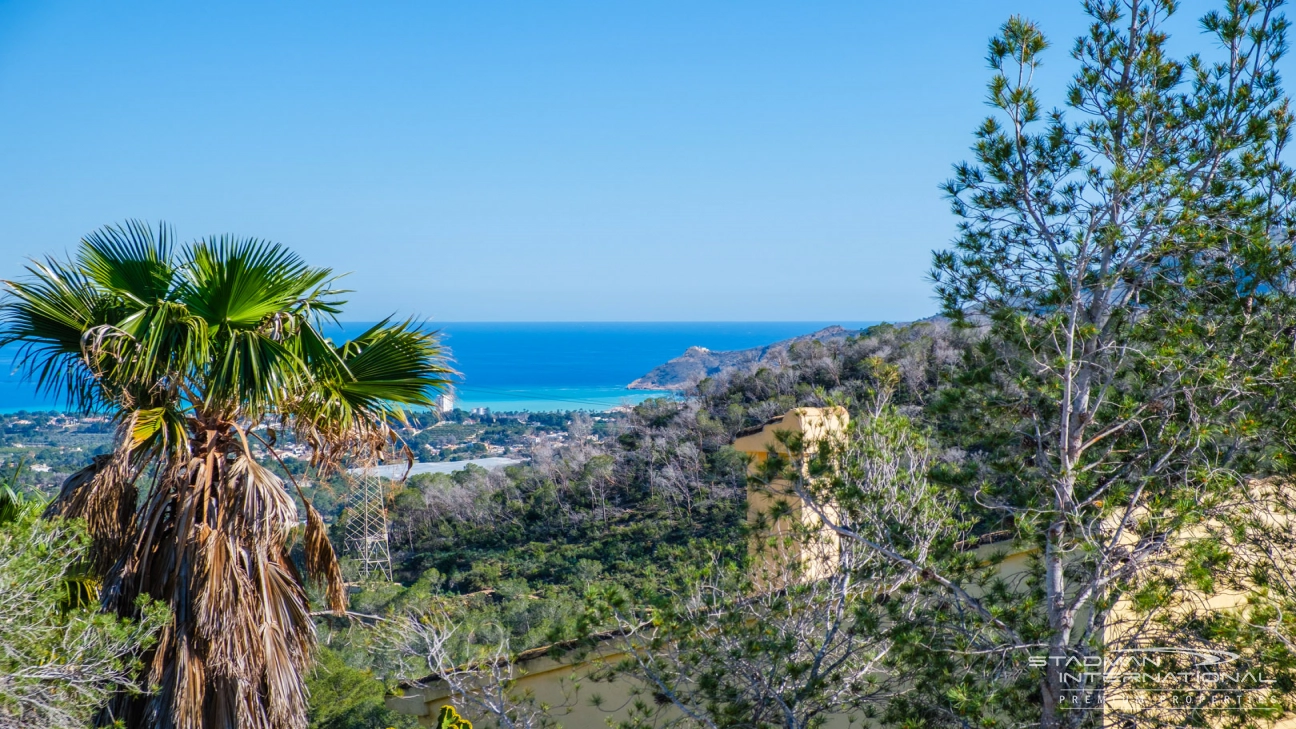 Villa Entièrement Rénovée avec Superbe Vue sur la Mer