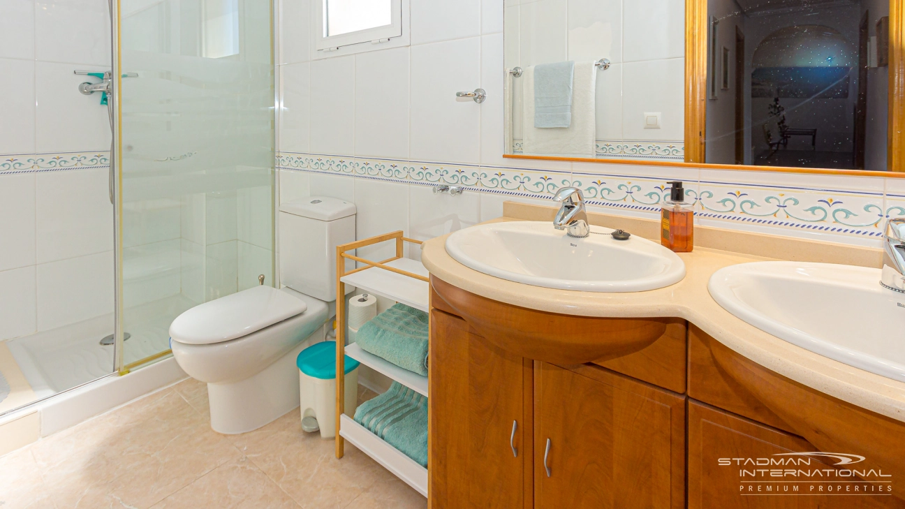 Grand Appartement d’Angle avec Vue Panoramique sur la Montagne