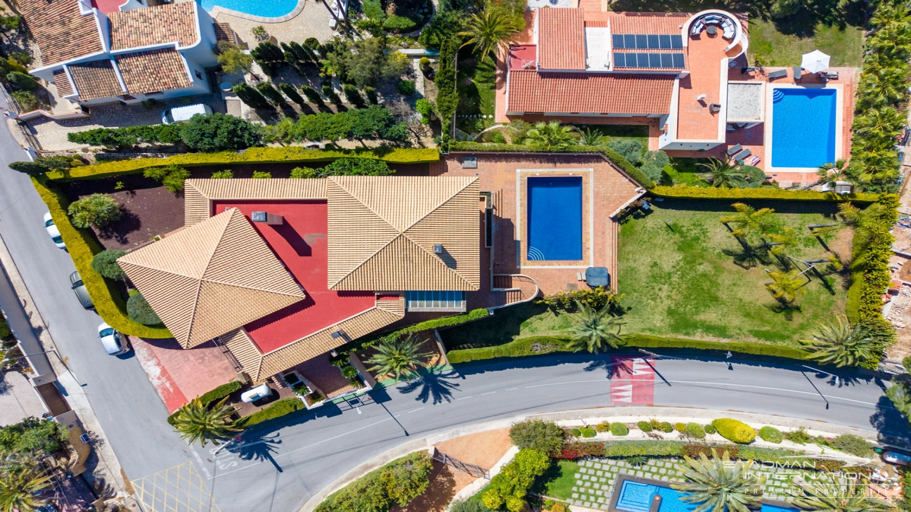 Großzügiges Familienhaus mit Meerblick in Toplage
