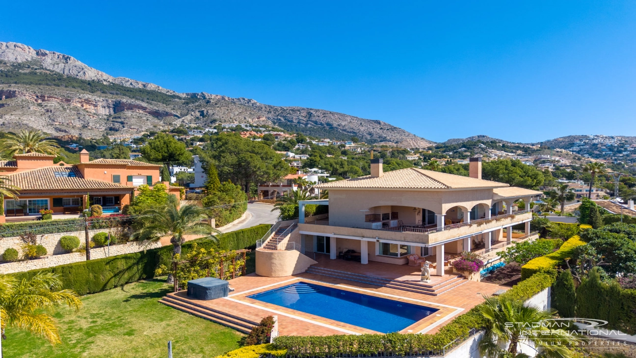 Großzügiges Familienhaus mit Meerblick in Toplage