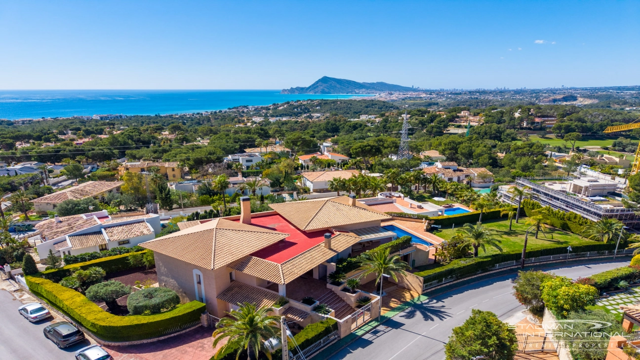 Großzügiges Familienhaus mit Meerblick in Toplage