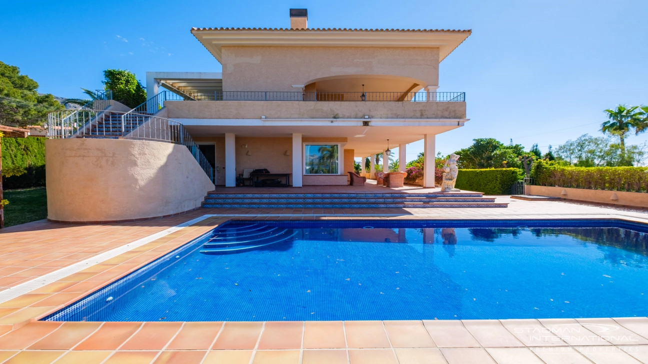 Großzügiges Familienhaus mit Meerblick in Toplage