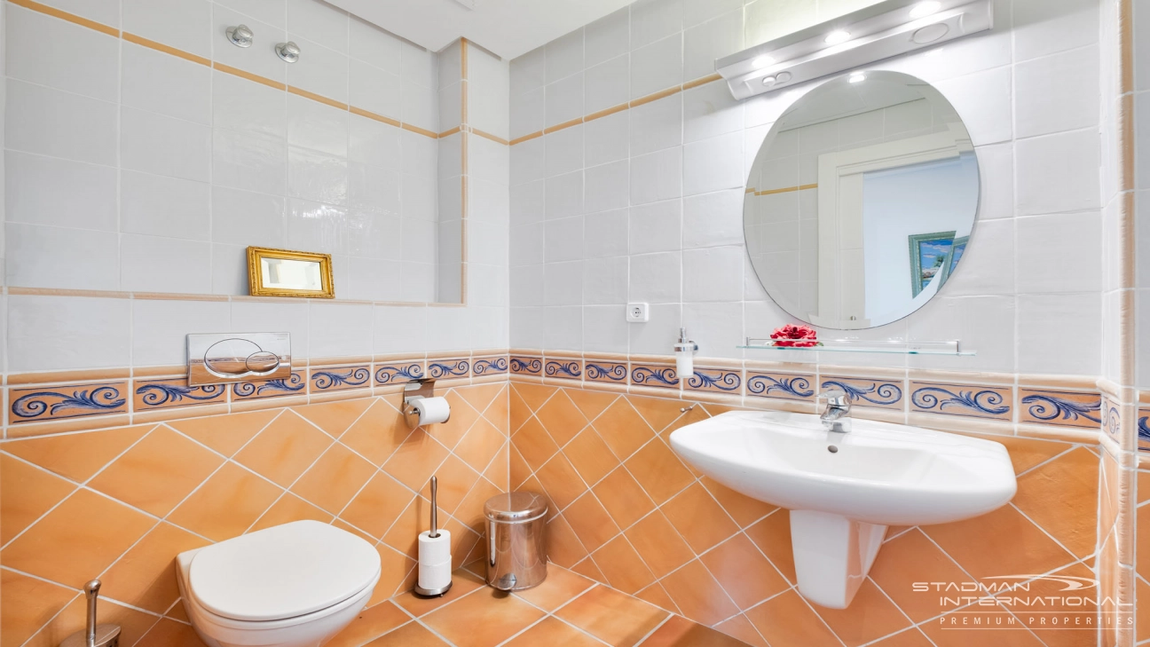 Großzügiges Familienhaus mit Meerblick in Toplage