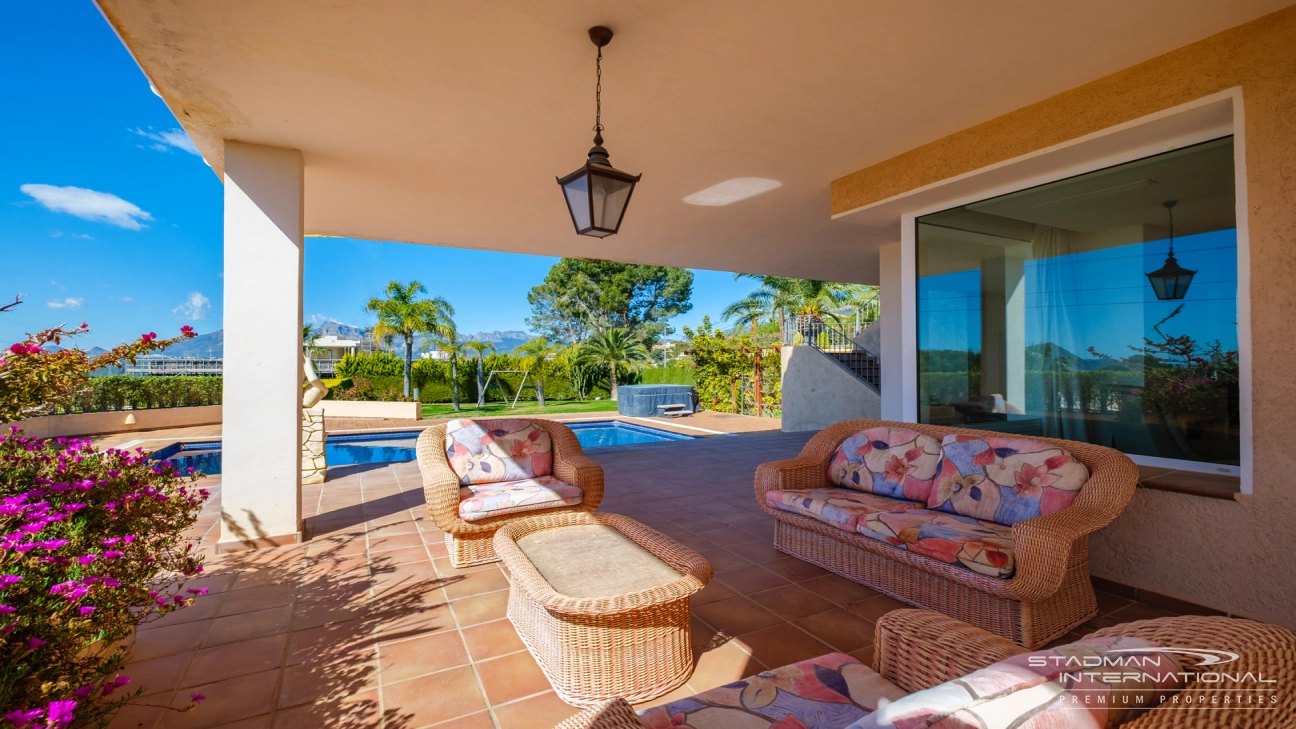 Großzügiges Familienhaus mit Meerblick in Toplage