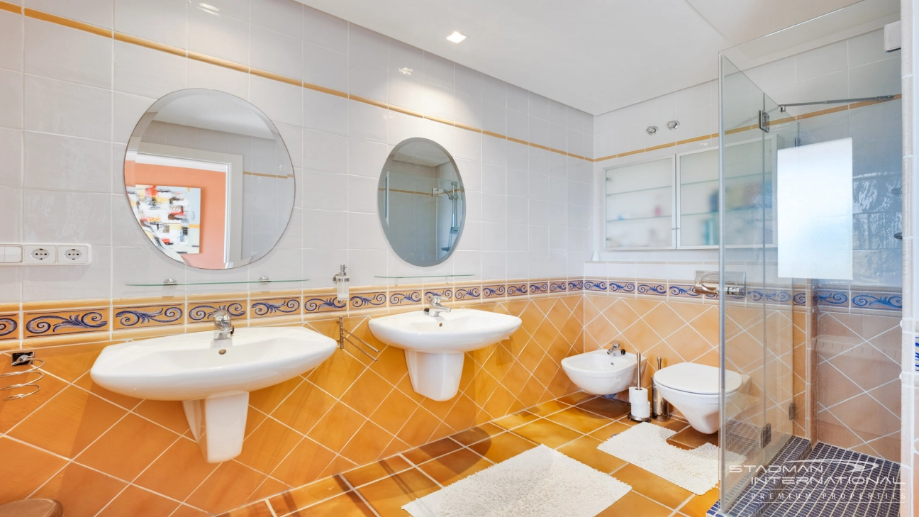 Großzügiges Familienhaus mit Meerblick in Toplage