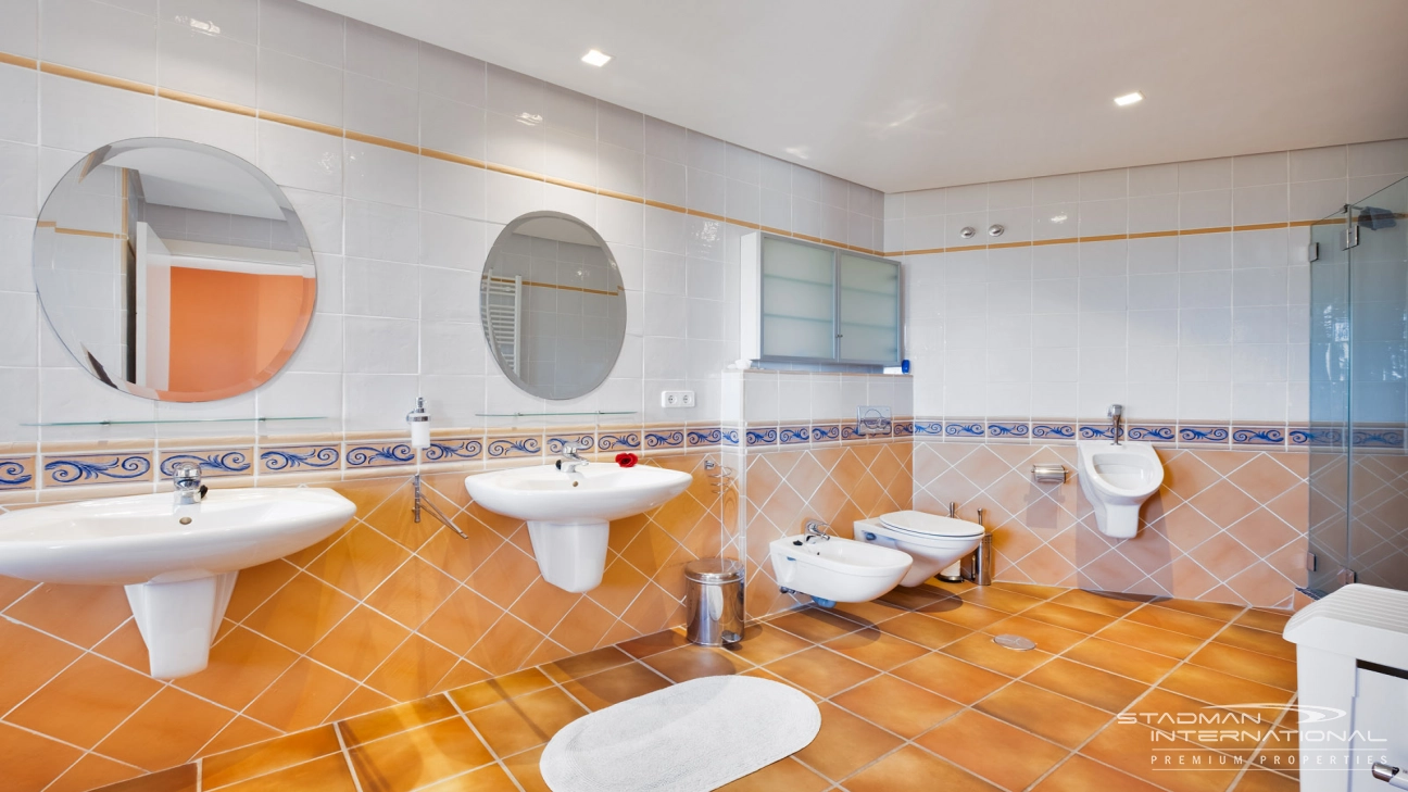 Großzügiges Familienhaus mit Meerblick in Toplage