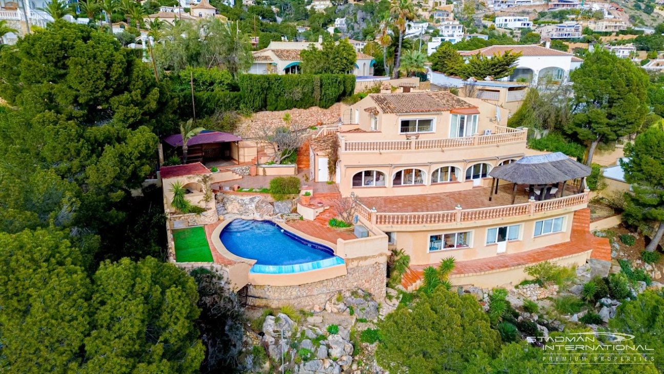 Elegante Mediterrane Villa mit Panoramischem Meerblick