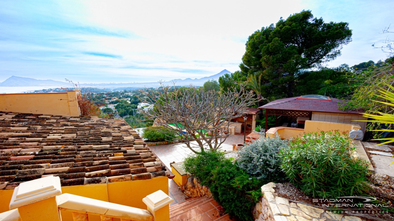 Elegante Mediterrane Villa mit Panoramischem Meerblick
