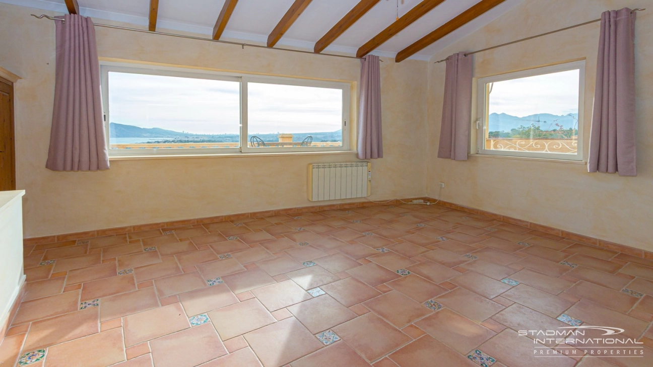 Elegante Mediterrane Villa mit Panoramischem Meerblick