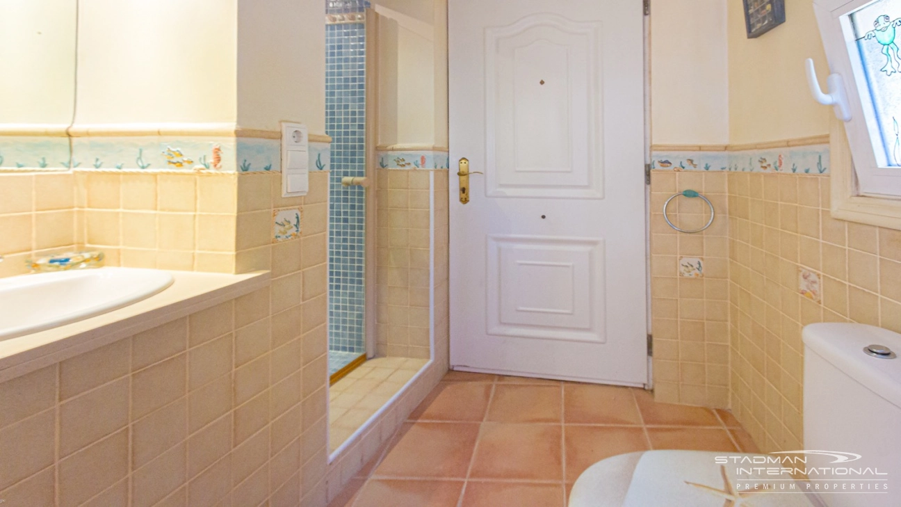 Elegante Mediterrane Villa mit Panoramischem Meerblick