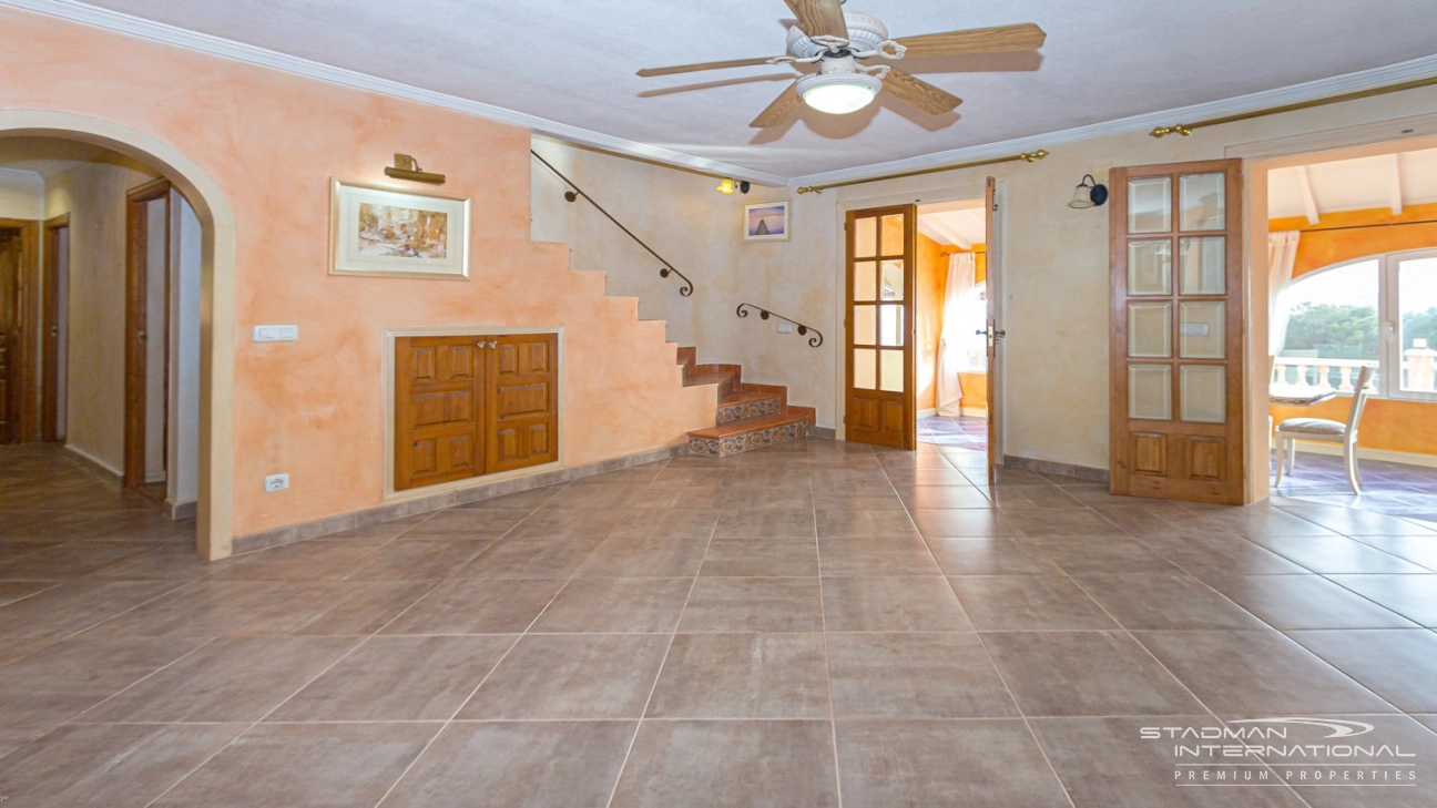 Elegante Mediterrane Villa mit Panoramischem Meerblick