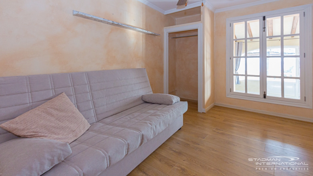 Elegante Mediterrane Villa mit Panoramischem Meerblick