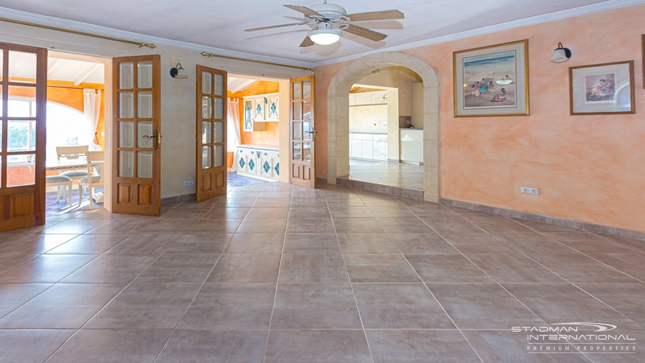 Elegante Mediterrane Villa mit Panoramischem Meerblick