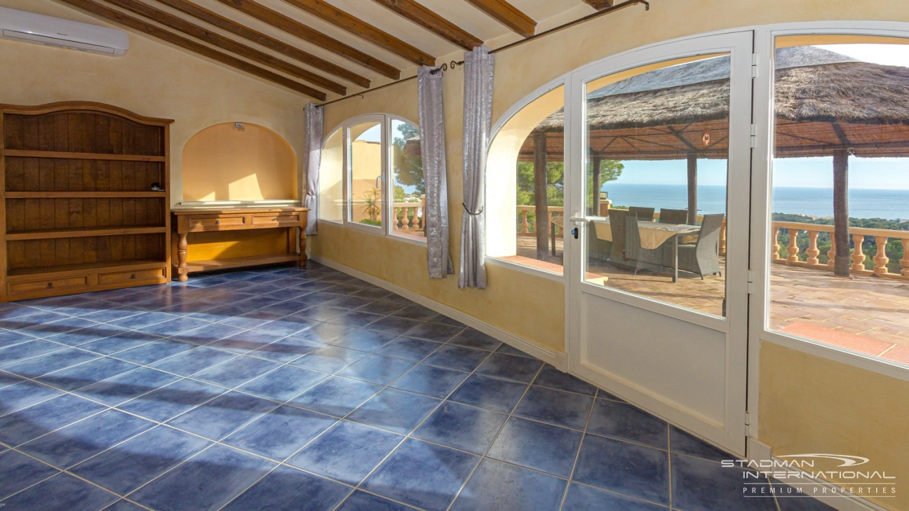 Elegante Mediterrane Villa mit Panoramischem Meerblick