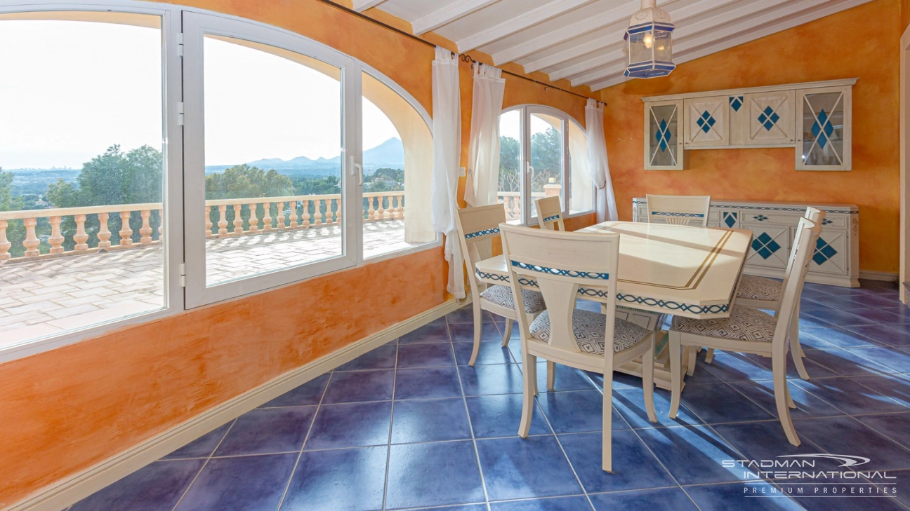 Elegante Mediterrane Villa mit Panoramischem Meerblick