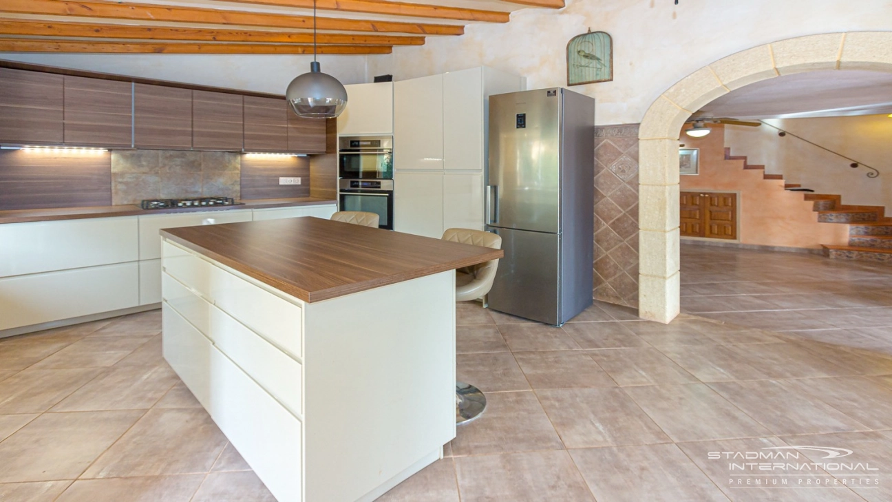 Elegante Mediterrane Villa mit Panoramischem Meerblick