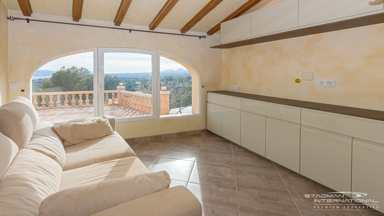 Elegante Mediterrane Villa mit Panoramischem Meerblick