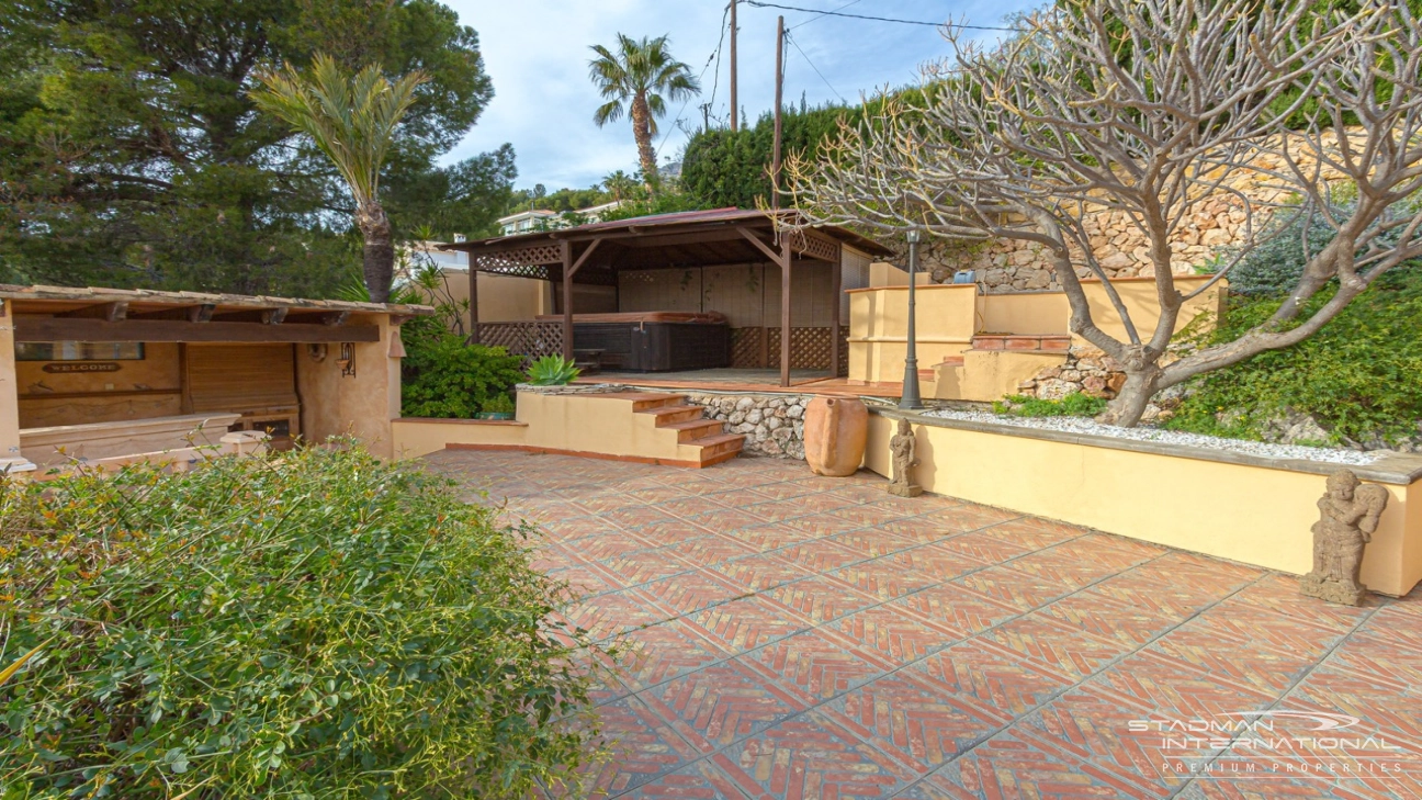 Elegante Mediterrane Villa mit Panoramischem Meerblick