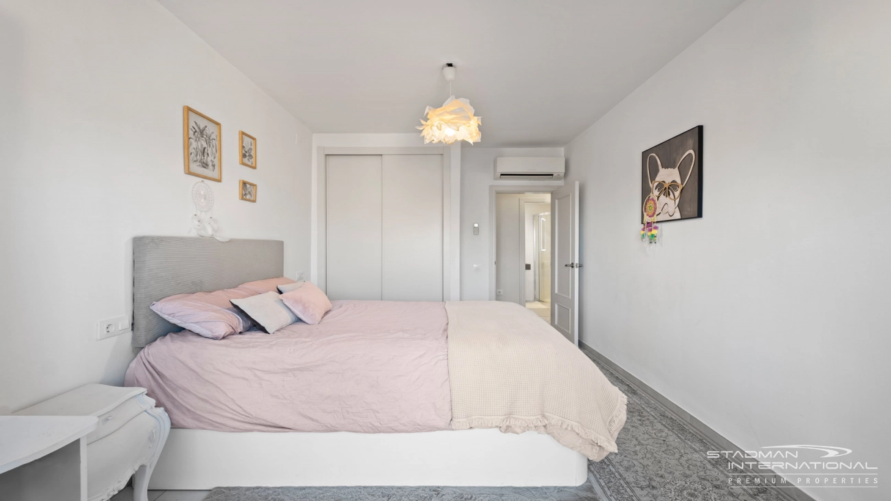 Doppelhaushälfte mit Panoramablick auf das Meer in Altea Hills