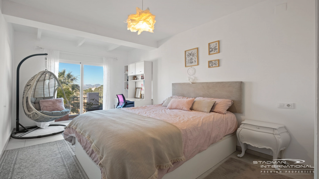 Doppelhaushälfte mit Panoramablick auf das Meer in Altea Hills