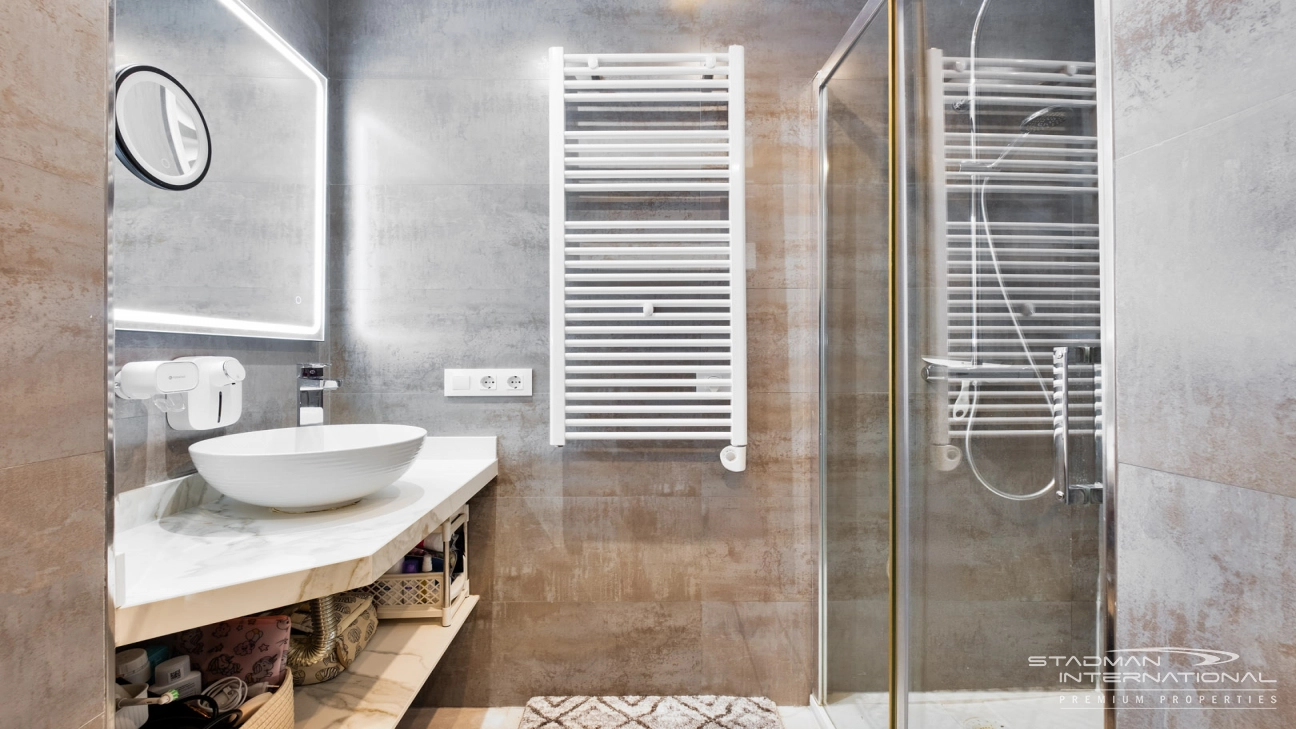 Doppelhaushälfte mit Panoramablick auf das Meer in Altea Hills