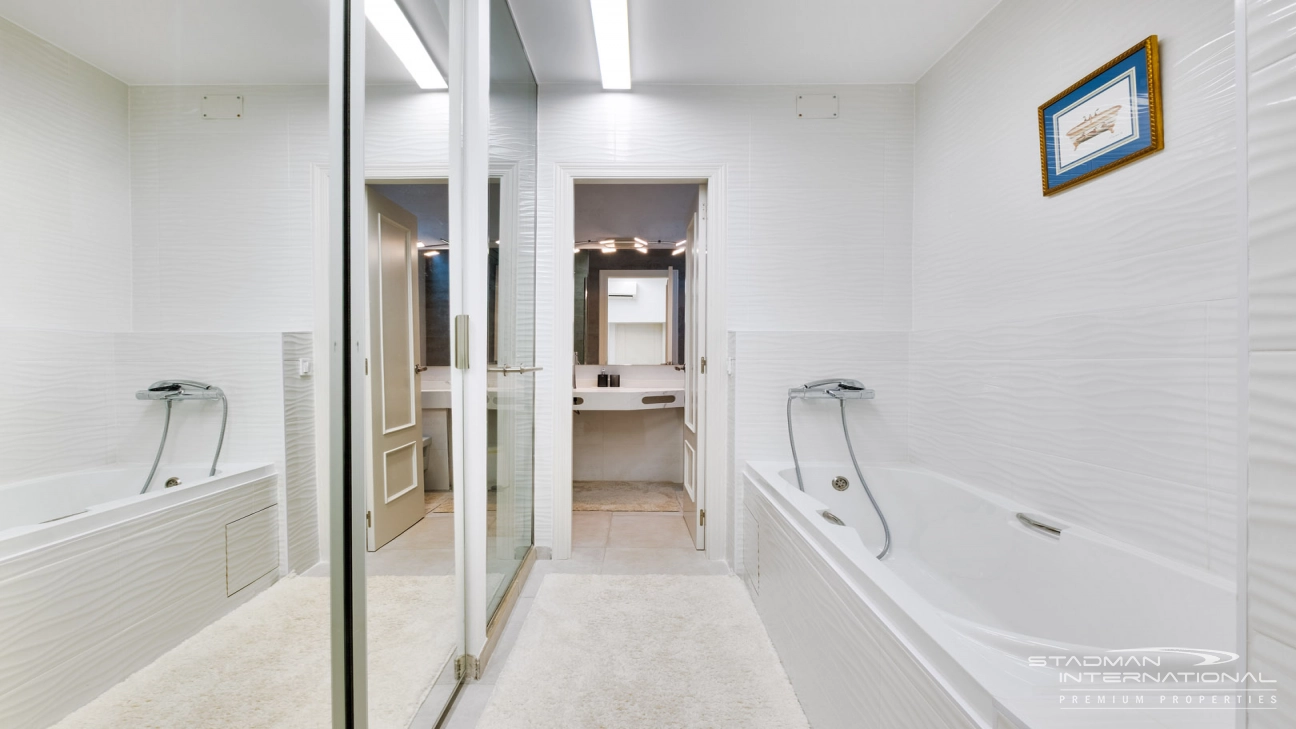 Doppelhaushälfte mit Panoramablick auf das Meer in Altea Hills