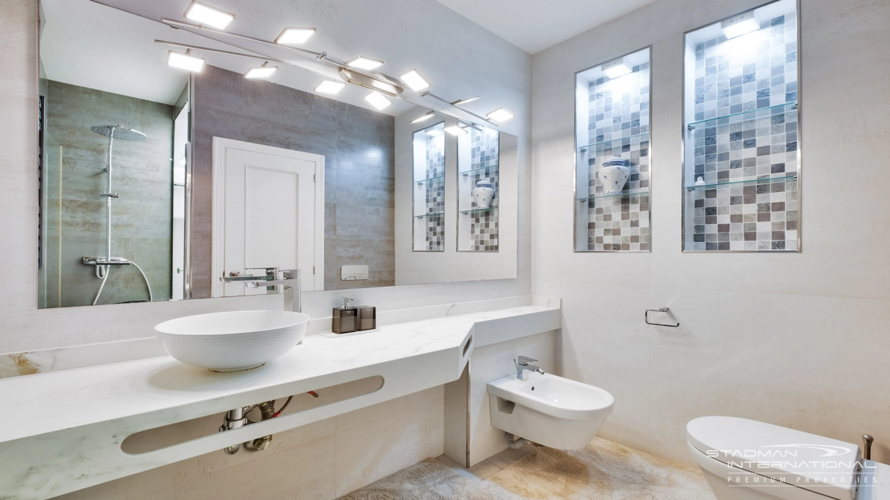 Doppelhaushälfte mit Panoramablick auf das Meer in Altea Hills