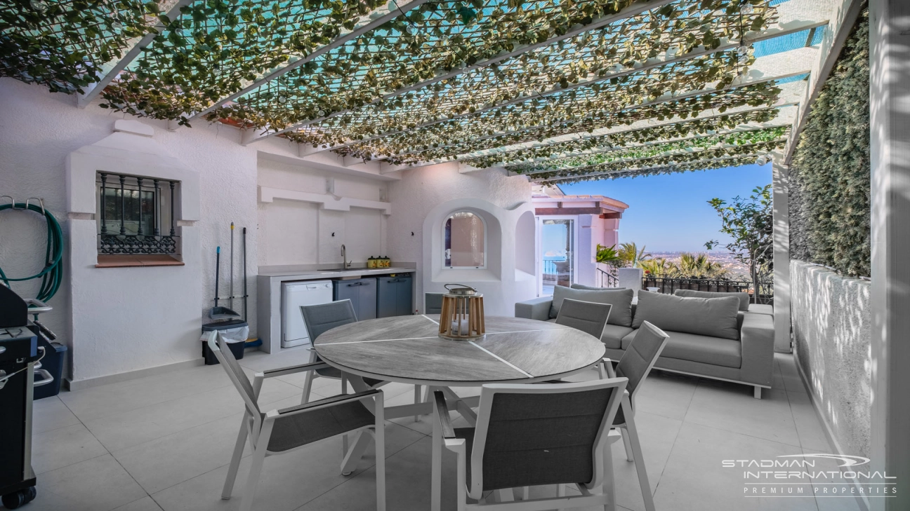 Doppelhaushälfte mit Panoramablick auf das Meer in Altea Hills