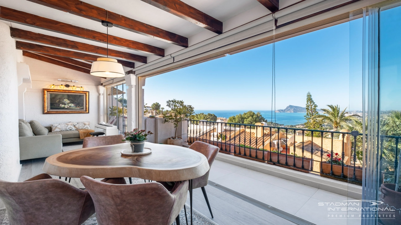 Doppelhaushälfte mit Panoramablick auf das Meer in Altea Hills