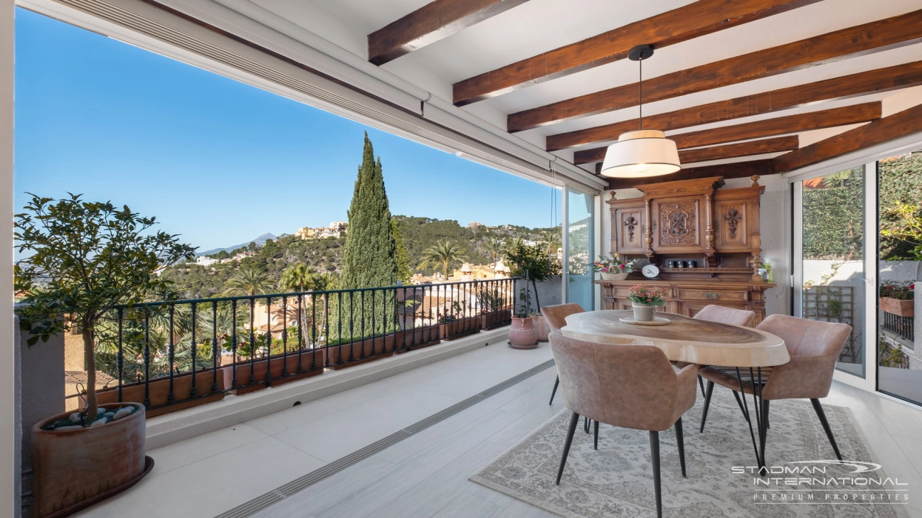 Doppelhaushälfte mit Panoramablick auf das Meer in Altea Hills