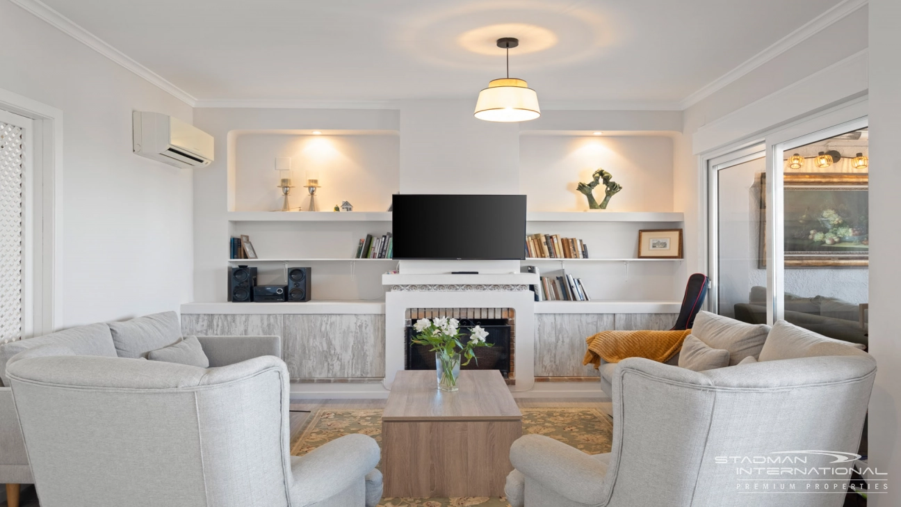 Doppelhaushälfte mit Panoramablick auf das Meer in Altea Hills