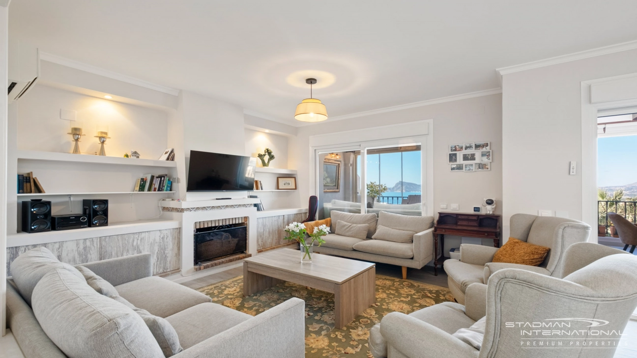 Doppelhaushälfte mit Panoramablick auf das Meer in Altea Hills