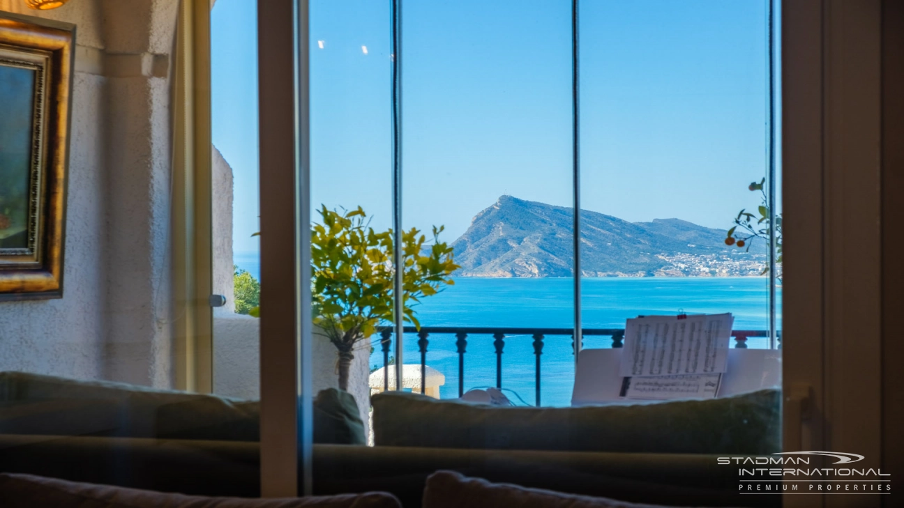 Doppelhaushälfte mit Panoramablick auf das Meer in Altea Hills