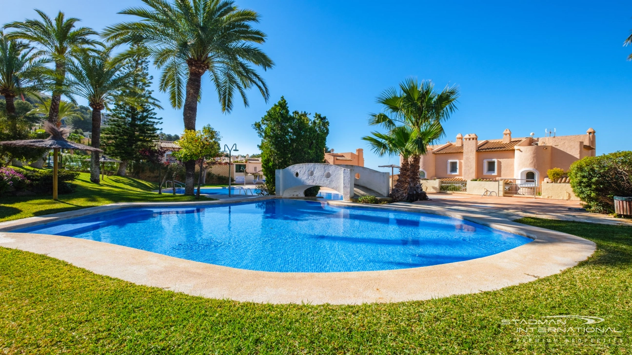 Doppelhaushälfte mit Panoramablick auf das Meer in Altea Hills
